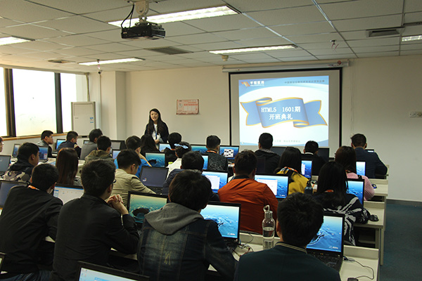 千锋西安校区HTML5首期班爆满   未来是你们的